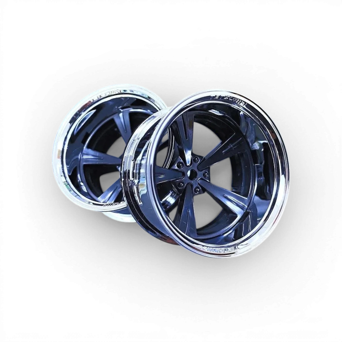 Roues Tetsujin Mandarin chrome et noir, design élégant avec finitions chromées et noires, pour vélo ou scooter.