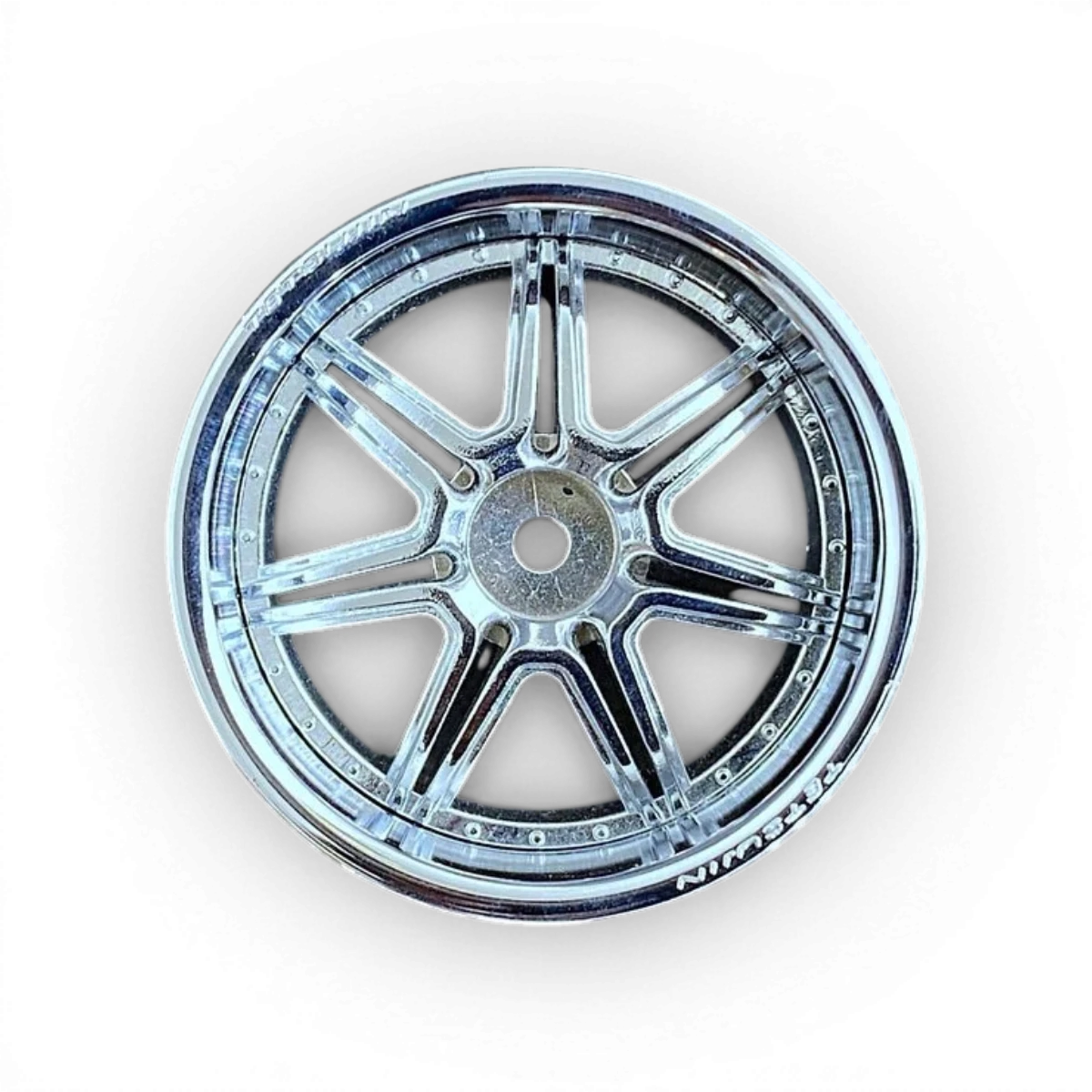 Ensemble de roues Marguerite Tetsujin en chrome, montrant la finition brillante et le design élégant des jantes.