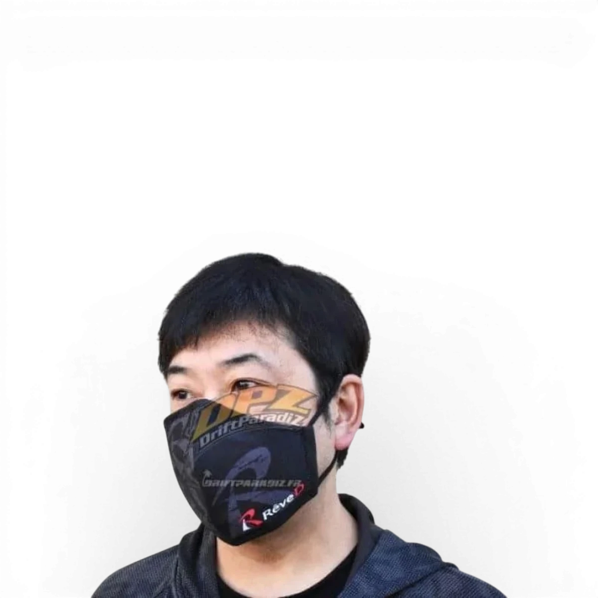 Masque accessoire de la marque Team Reve D, design élégant avec détails modernes, idéal pour compléter un look stylé.