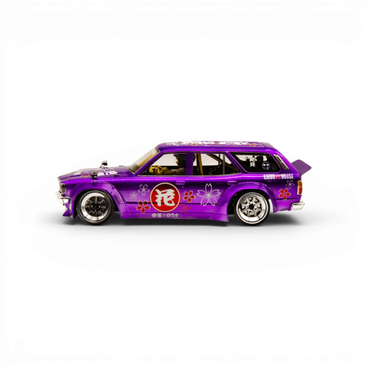 Carrosserie Mazda RX-3 wagon Pandem Mad Mike D1GP, modèle pour voiture RC, fabriquée par Addiction RC Design, vue de face.