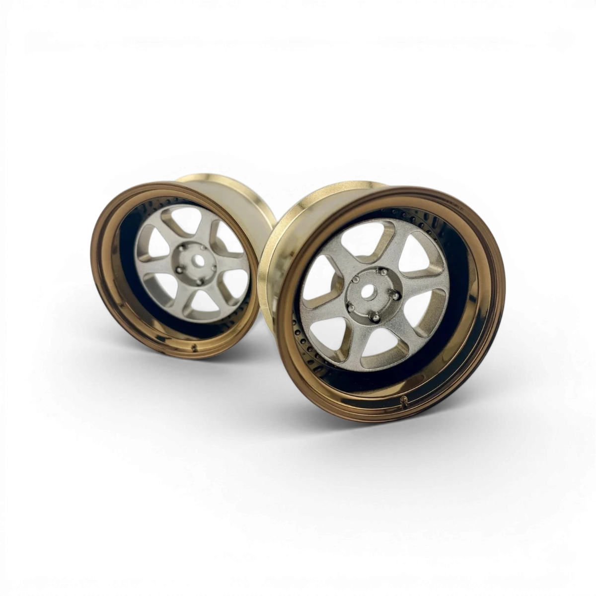 Roues MESITER L1 avec déport de 6 mm, finition chrome, en images, fabriquées par Custom Lab's.