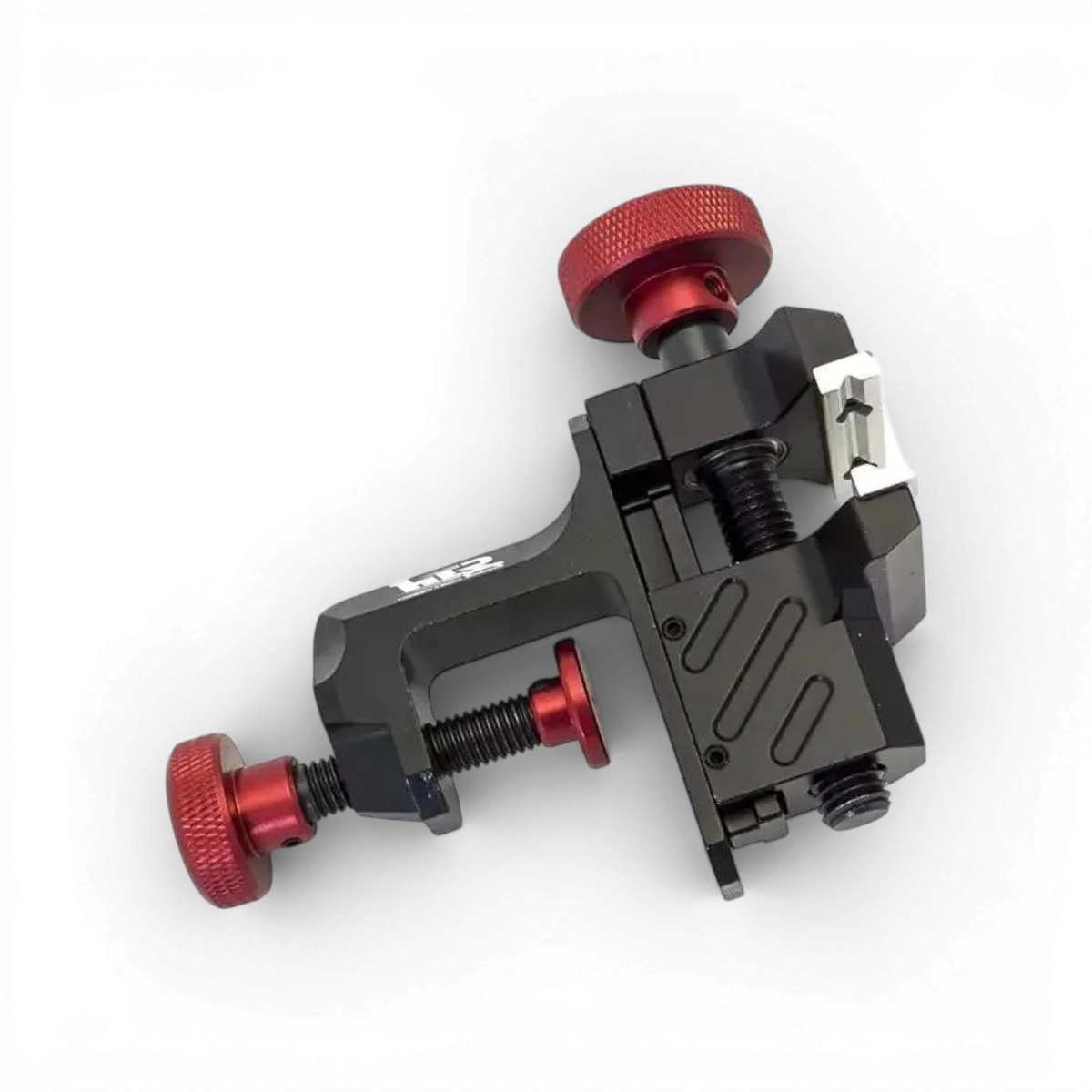 Mini étau d'atelier multifonction en aluminium HOBBYTECH, accessoire robuste pour travaux précis.