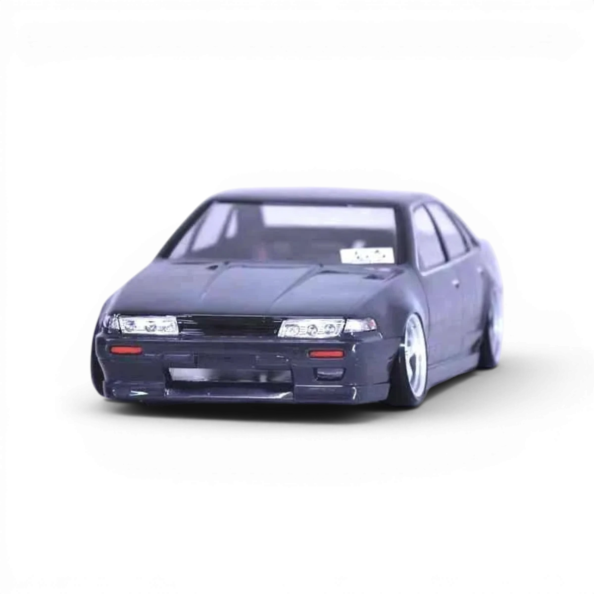 Modèle de carrosserie Nissan Cefiro A31 AUTECH de Pandora RC, détail et peinture sur la carrosserie de voiture télécommandée.