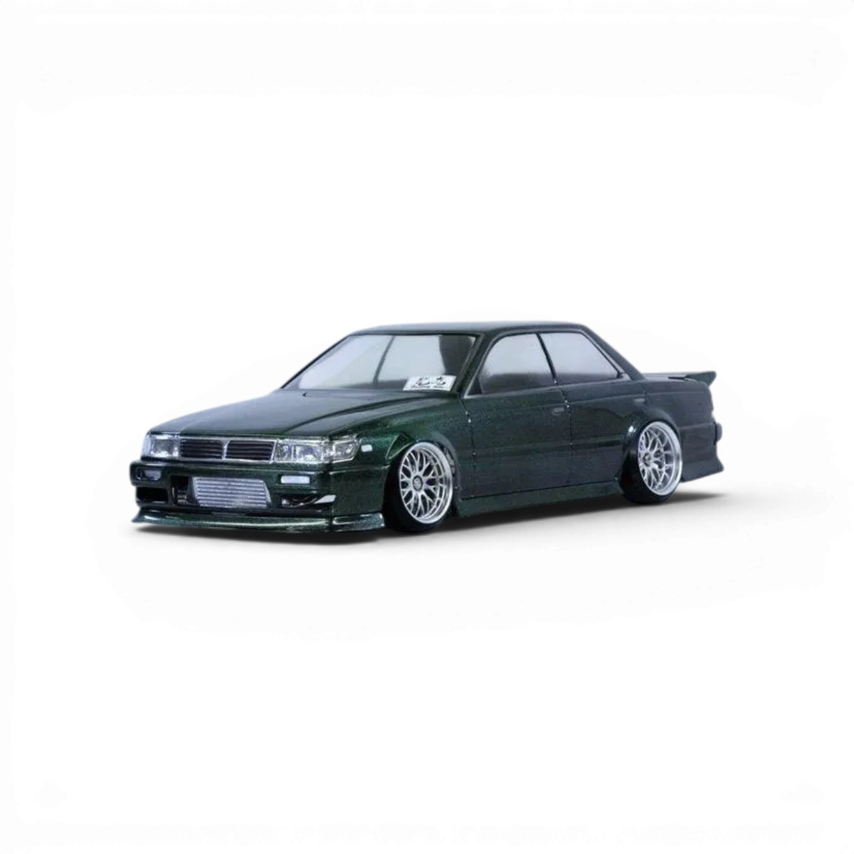 Carrosserie Nissan Laurel C33 Pandora RC, détails de la peinture et finition, vue de face sur la carrosserie de voiture télécommandée.