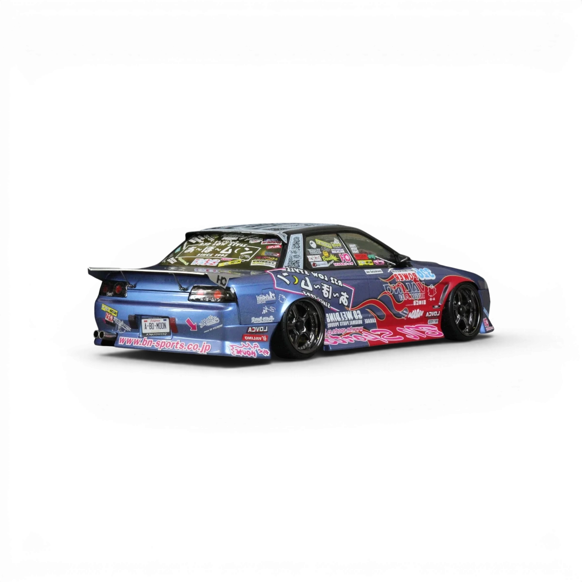 Carrosserie Nissan Skyline HCR32 4 portes BN Sports de Pandora RC, vue de face avec détails de la carrosserie.