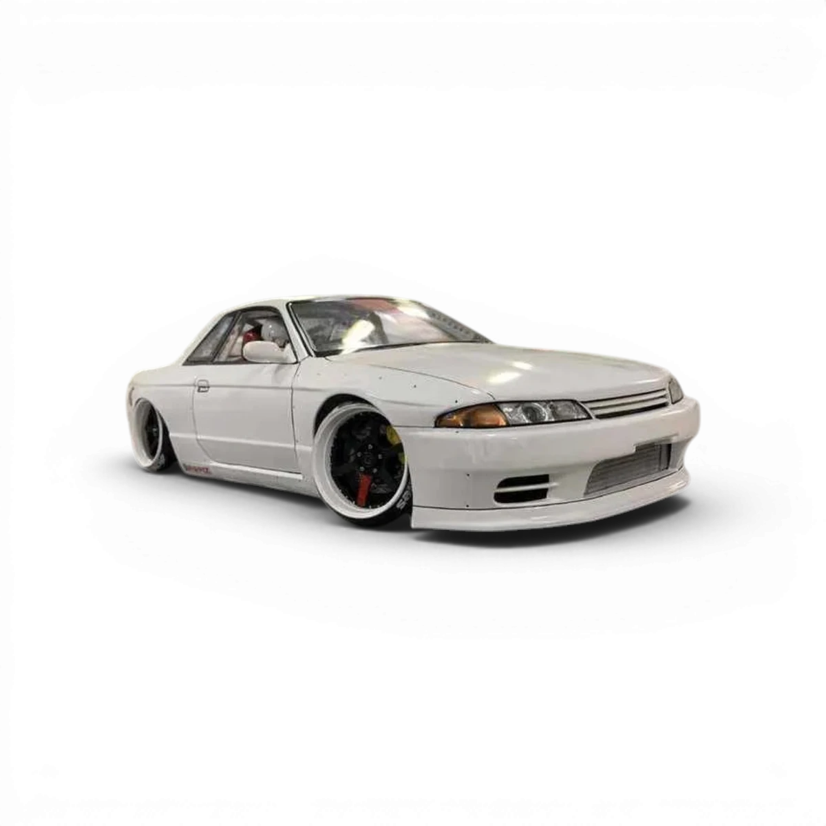 Carrosserie Nissan Skyline R32 GTR de Addiction RC Design, vue en détail avec finition précise et design authentique.