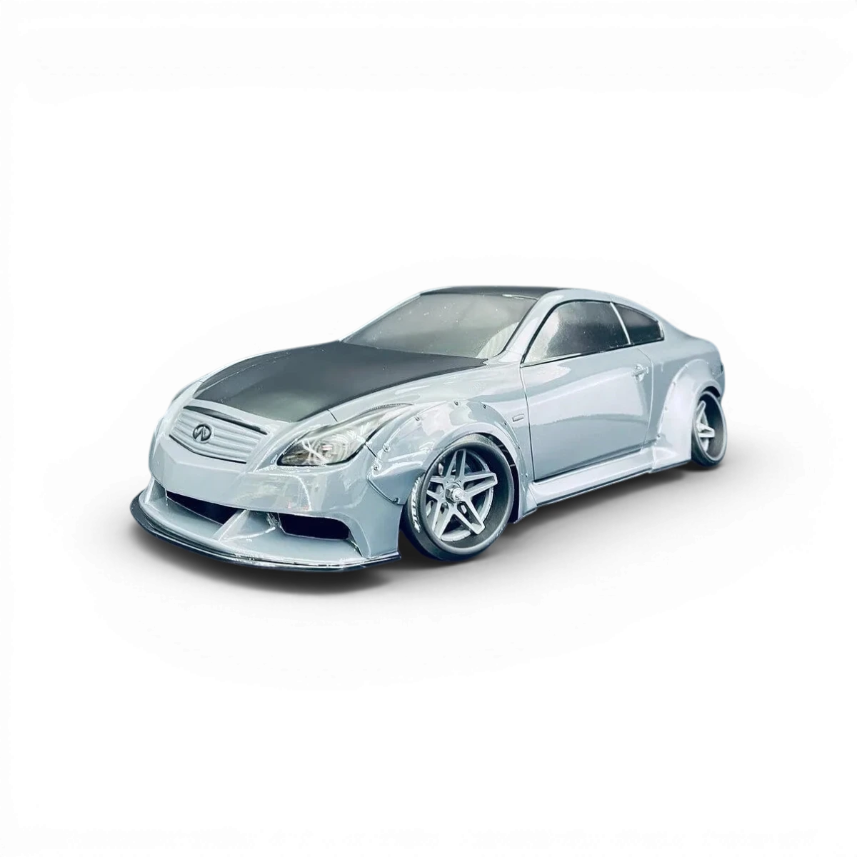 Carrosserie Nissan Skyline V36 LB☆performance Tetsujin, finition détaillée, vue de profil sur fond neutre.