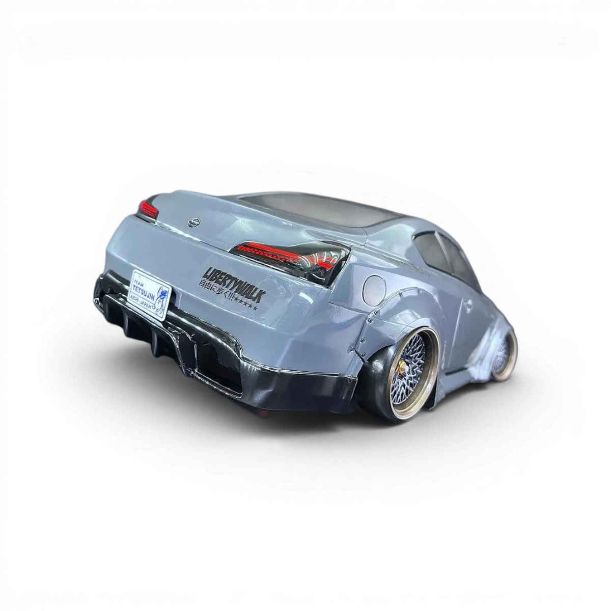 Carrosserie Nissan Skyline V36 LB☆performance Tetsujin, finition détaillée, vue de face avec éléments de design sportifs