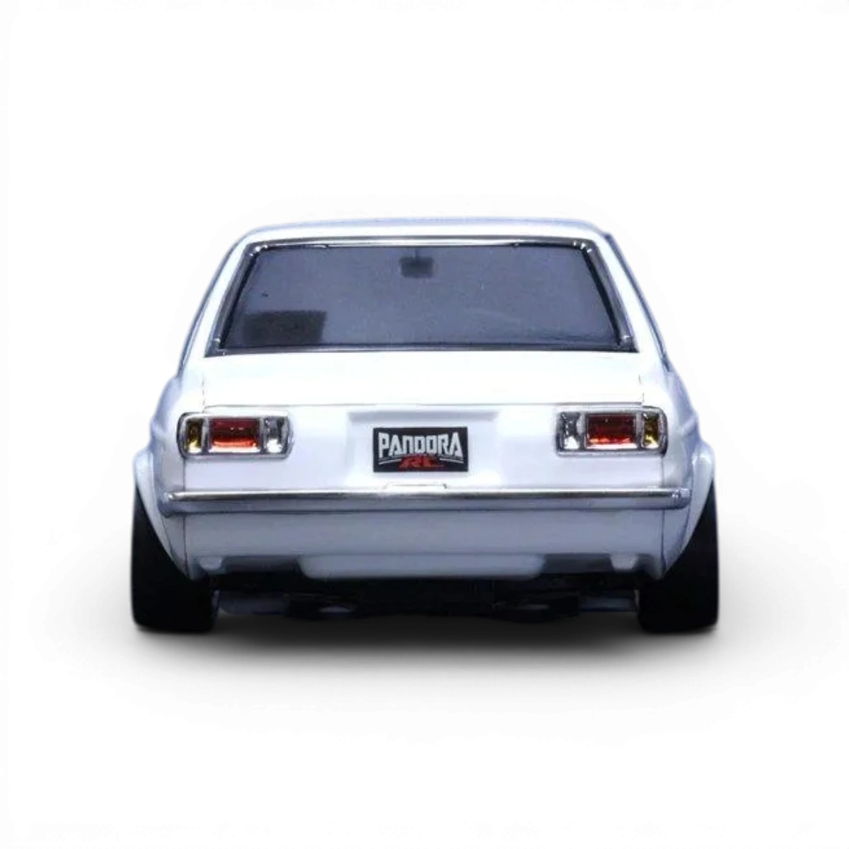 Voiture radiocommandée Nissan Sunny B110 Pandora RC avec carrosserie détaillée, vue de côté sur fond blanc.