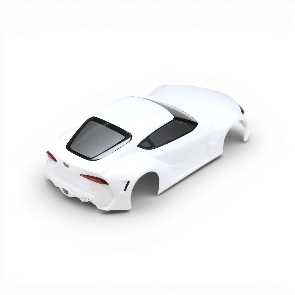 Carrosserie Toyota Supra A90 "PEINTE" blanche de Team Yokomo, vue de face montrant la finition peinte.