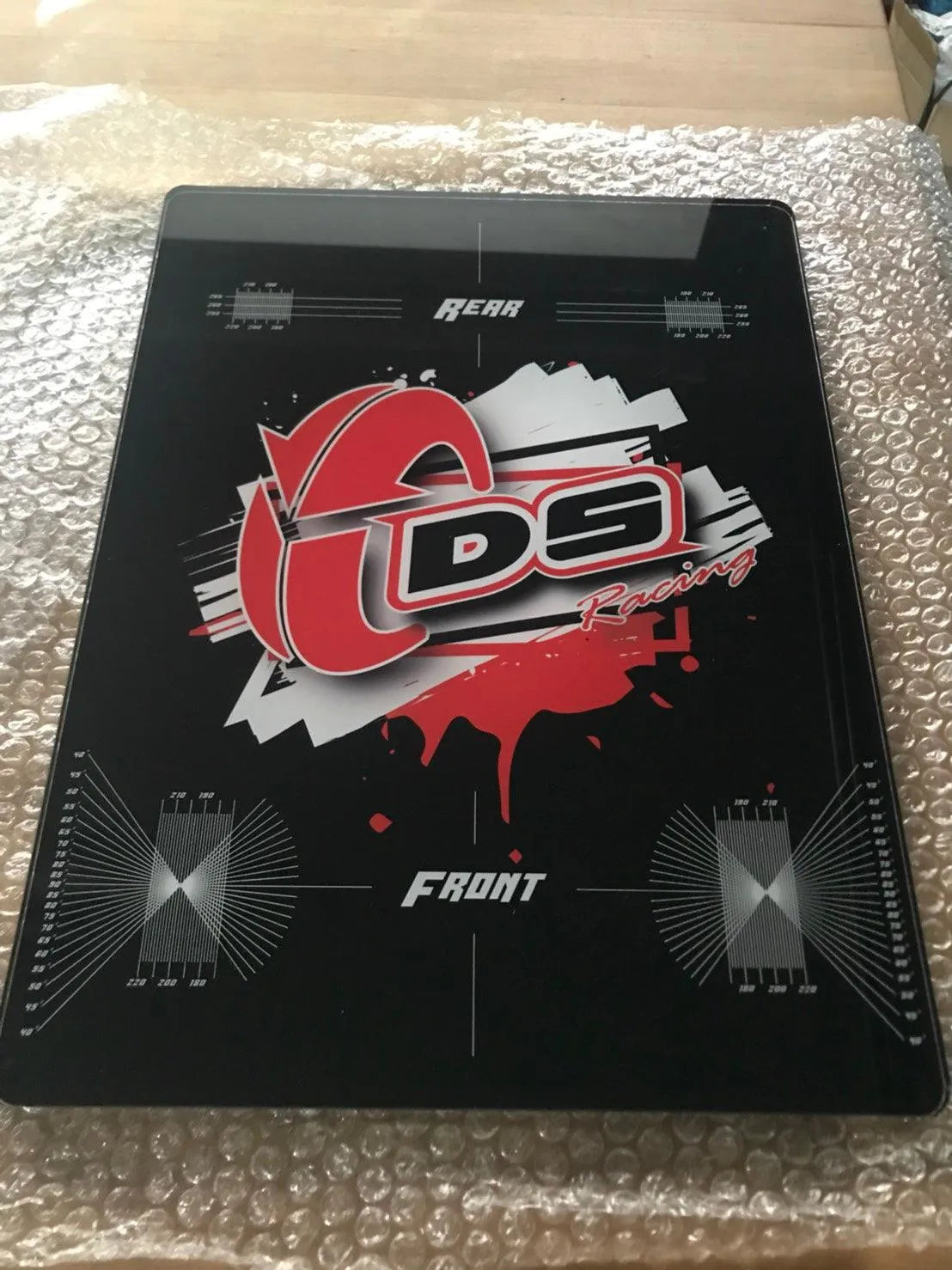 Planche de réglage DS Racing SB-110, vue de face montrant les détails et les ajustements pour la performance.