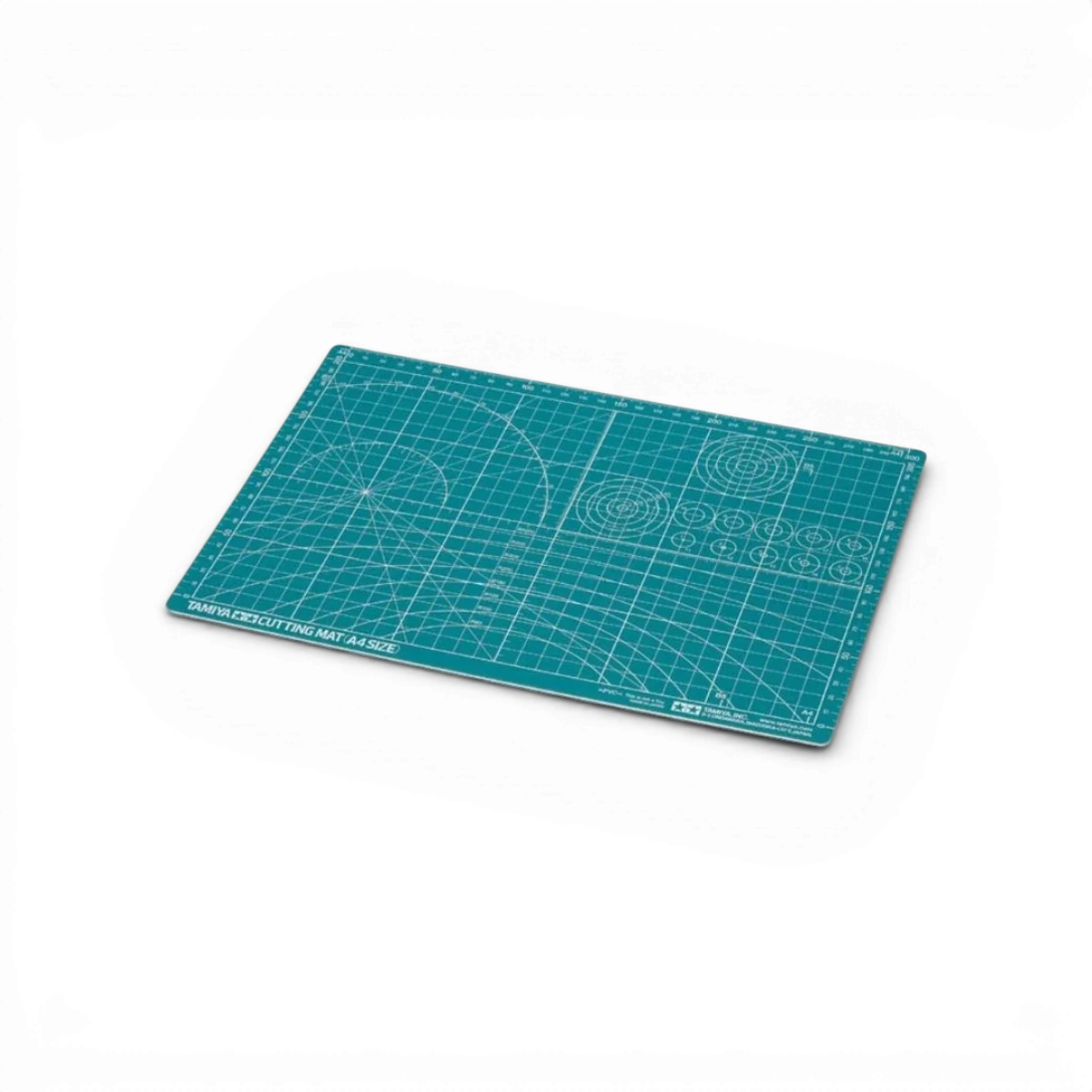 Plaque de découpe A4 Tamiya en plastique pour modélisme, surface plane avec lignes de guidage.