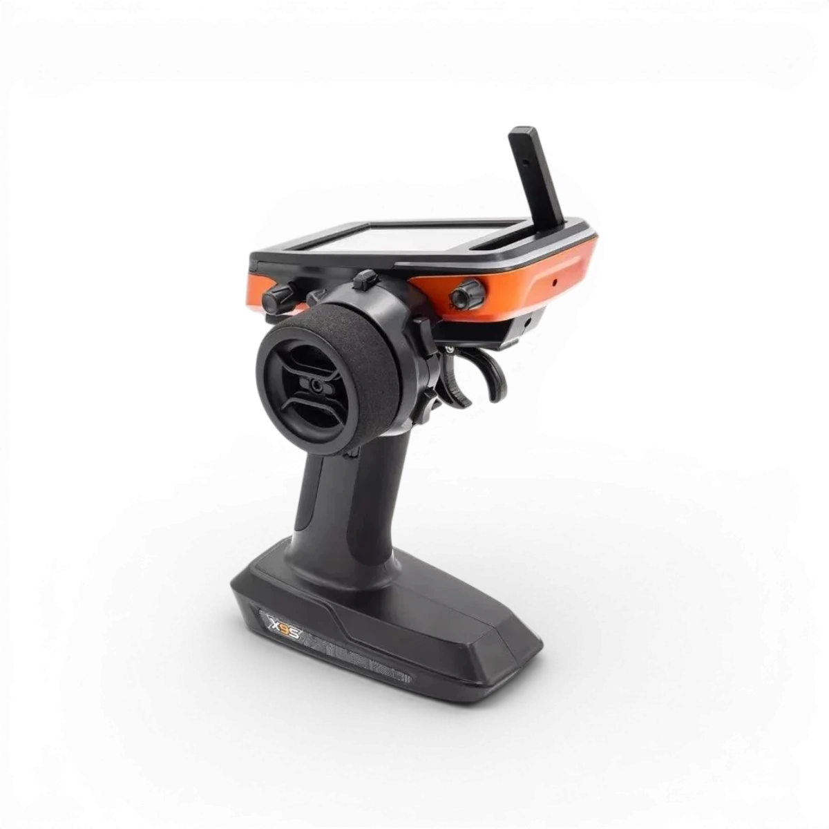Radio X9S 9 voies avec récepteur Konect, électronique de contrôle à 4 canaux, écran et commandes visibles.