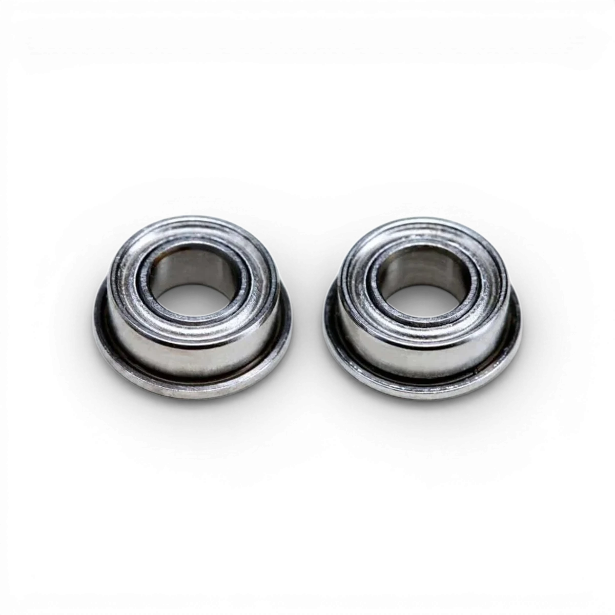 Deux roulements à flasque 5x10x4 mm de la marque Team Yokomo, pièces détachées pour modèle réduit.