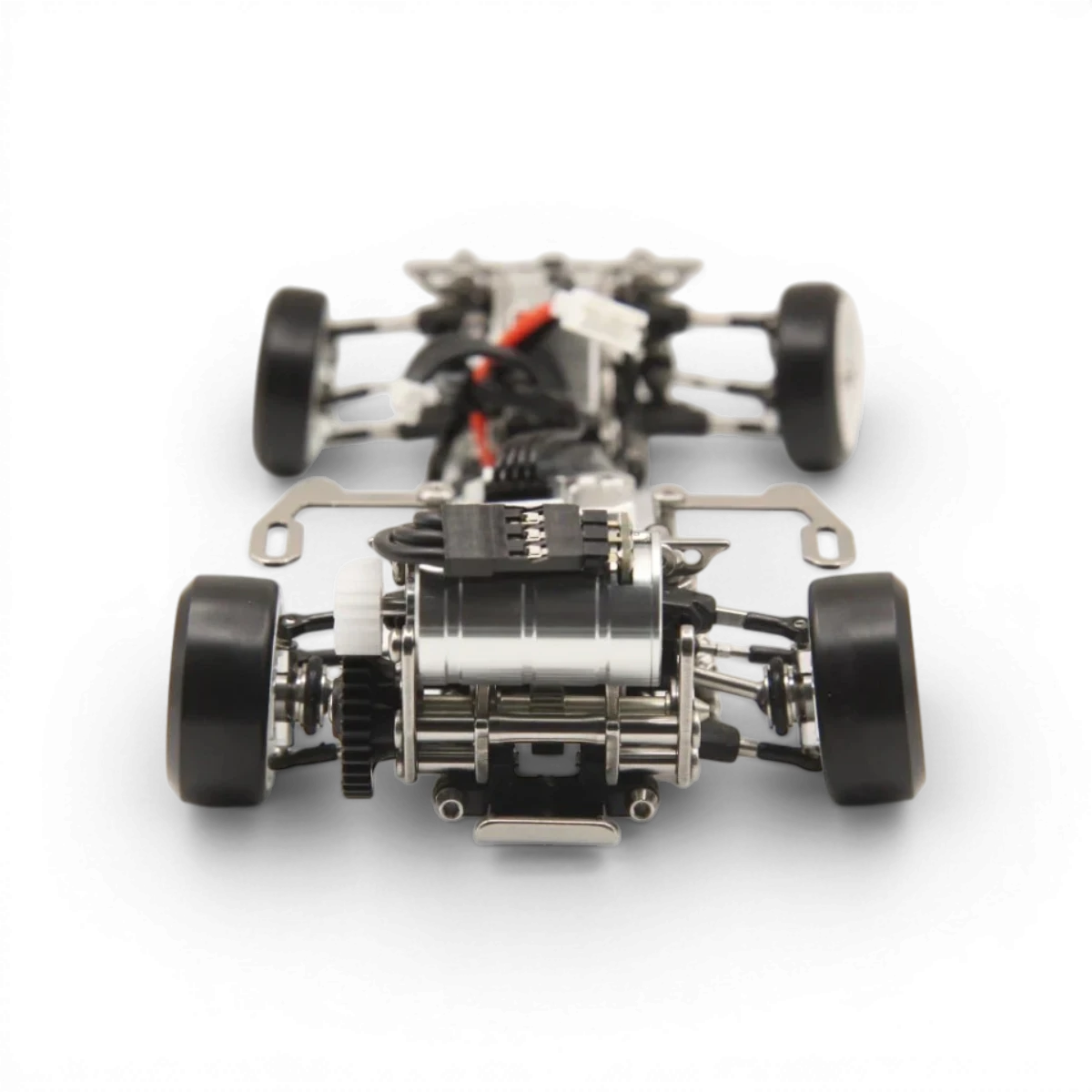 Voiture RC de drift RTS 1/24 RWD RhinoRacing, modèle Almost RTR, avec détails de la carrosserie et pneus pour course de drift.