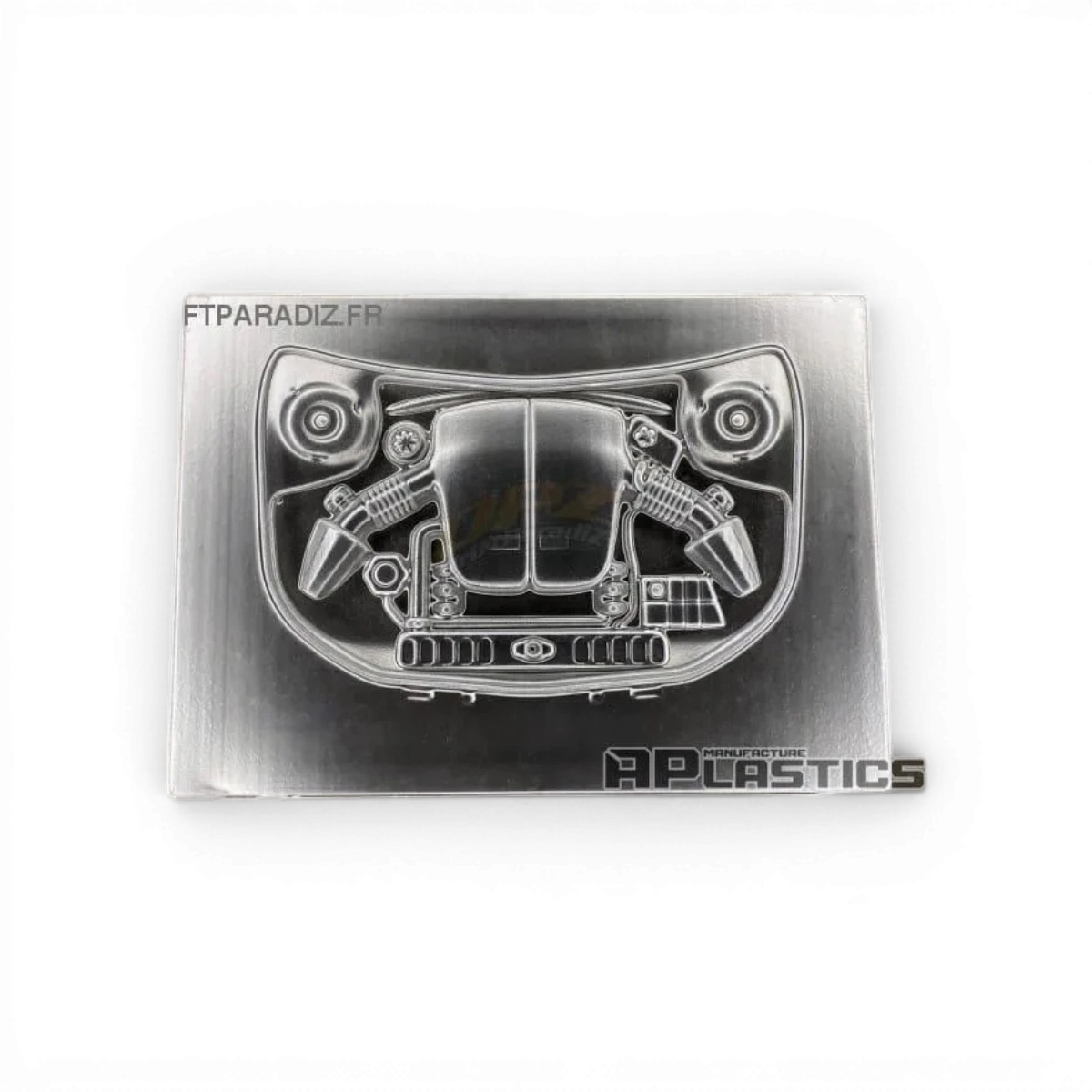 Baie moteur S85 pour carrosserie RC Aplastics RC, with détails du compartiment moteur en plastique robuste.