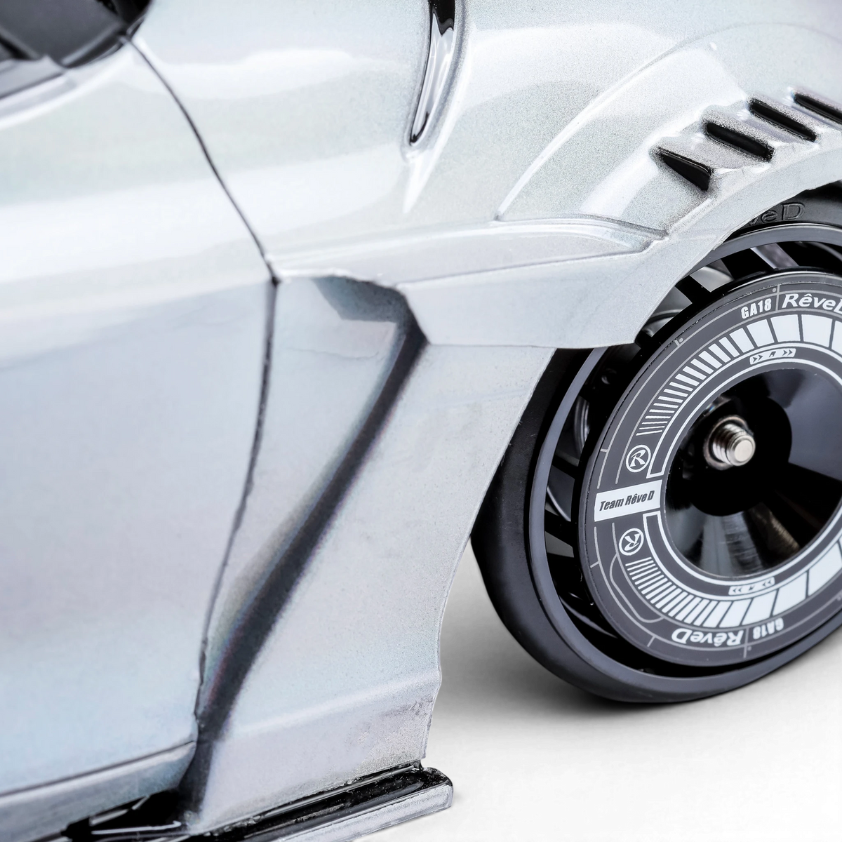 Autocollants pour jantes RW-GA18 de Team Reve D, design coloré et résistant pour personnaliser les roues de voiture.