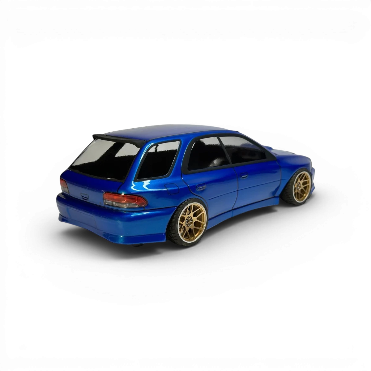 Carrosserie Subaru Impreza Wagon en plastique noir de la marque Aplastics RC, vue de face avec détails du design.