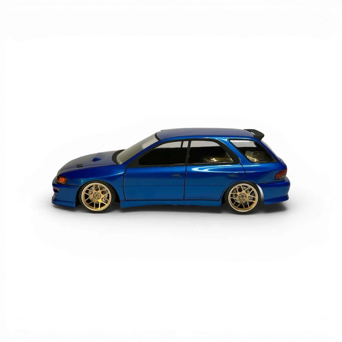 Carrosserie Subaru Impreza Wagon en plastique pour RC, fabriquée par Aplastics RC, visible en détail dans cette image.