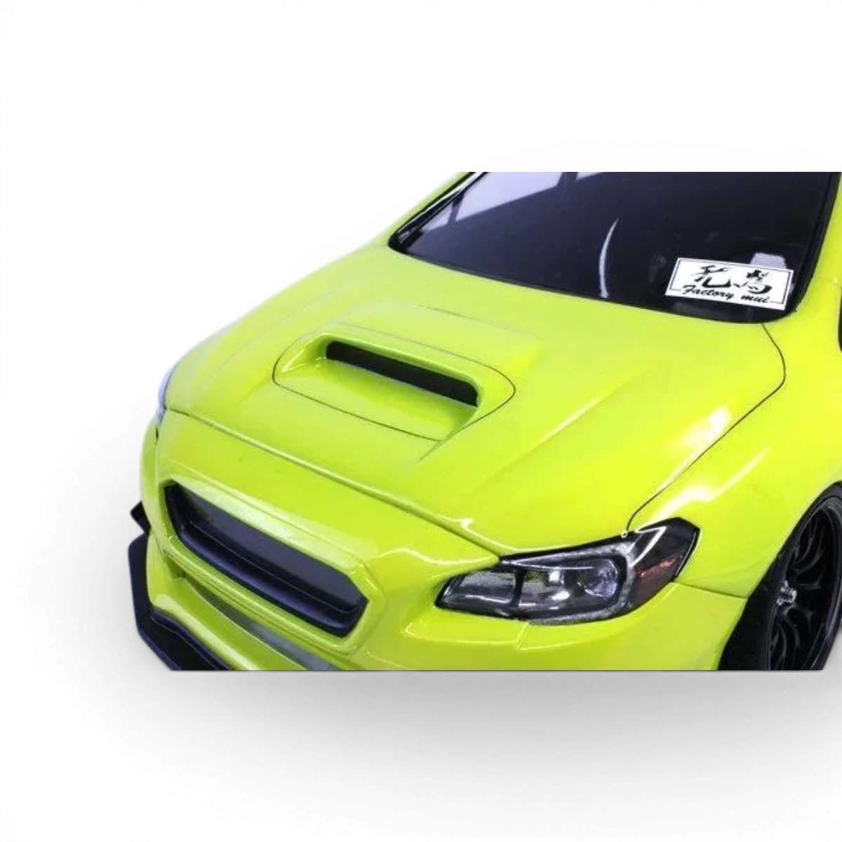 Carrosserie Subaru WRX STI Pandora RC, détail réaliste en plastique avec peinture bleue et stickers sponsor, vue de face.