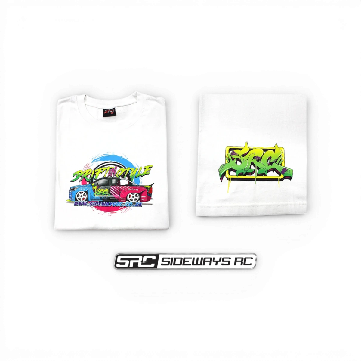 T-shirt noir SRC 2 de la marque Src Sideways RC, vêtement de style décontracté avec logo visible sur le devant.