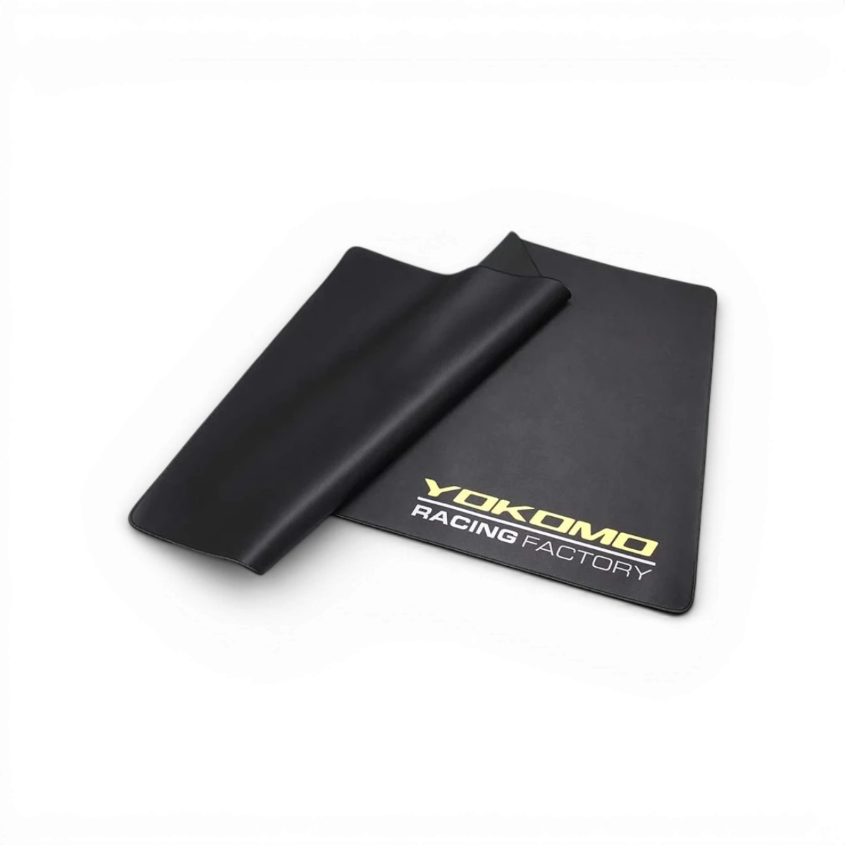 Tapis de stand Team Yokomo 100 × 60 cm, accessoire de support pour modèles RC, surface antidérapante et durable.