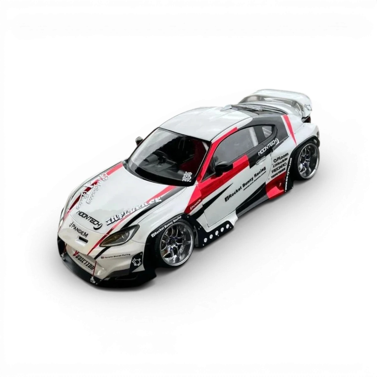 Voiture Toyota GR86 en carrosserie par Addiction RC Design, vue de côté avec détails du design et finition.