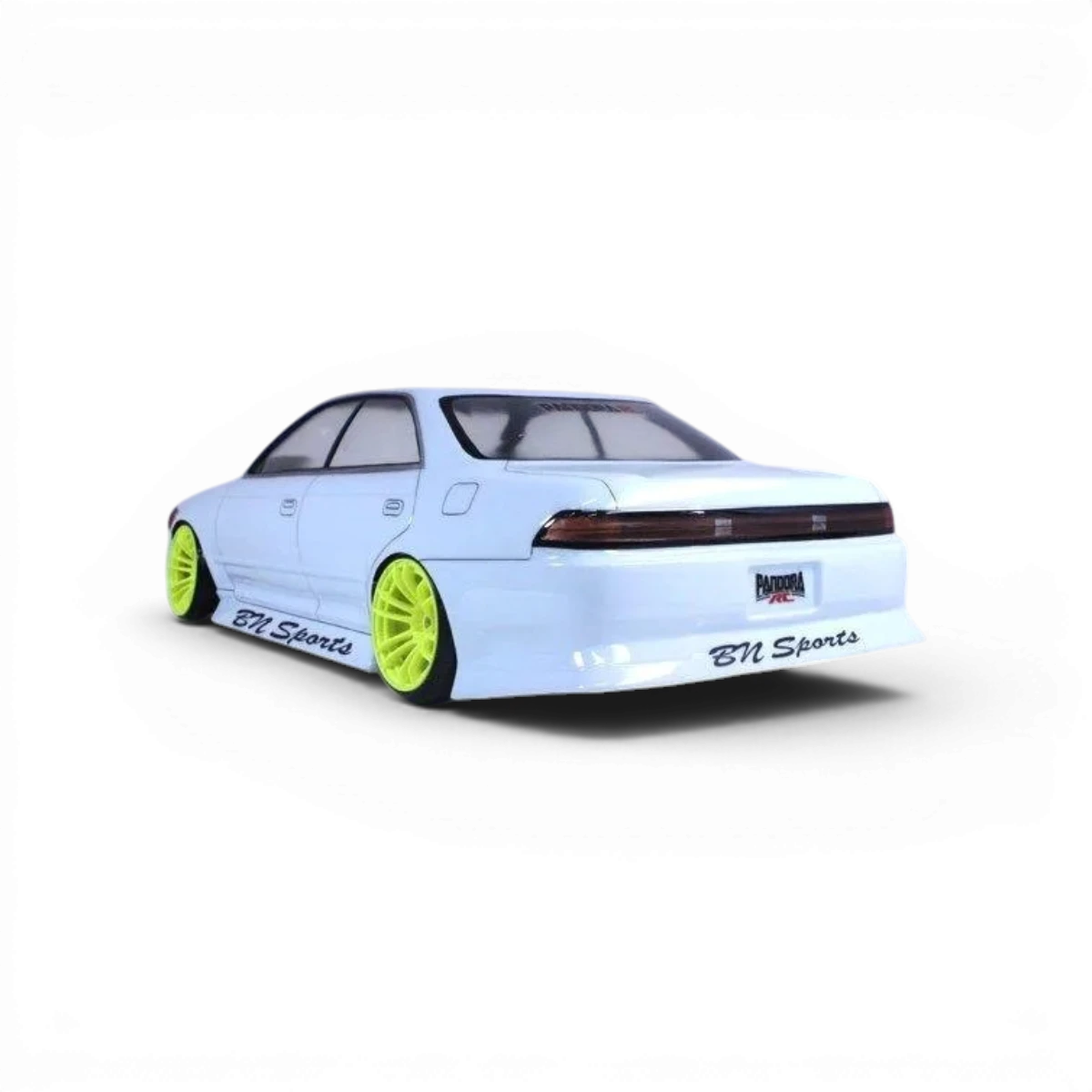 Modèle de voiture Toyota Mark II (JZX90) avec carrosserie BN Sports, par Pandora RC, vue de face sur fond blanc.