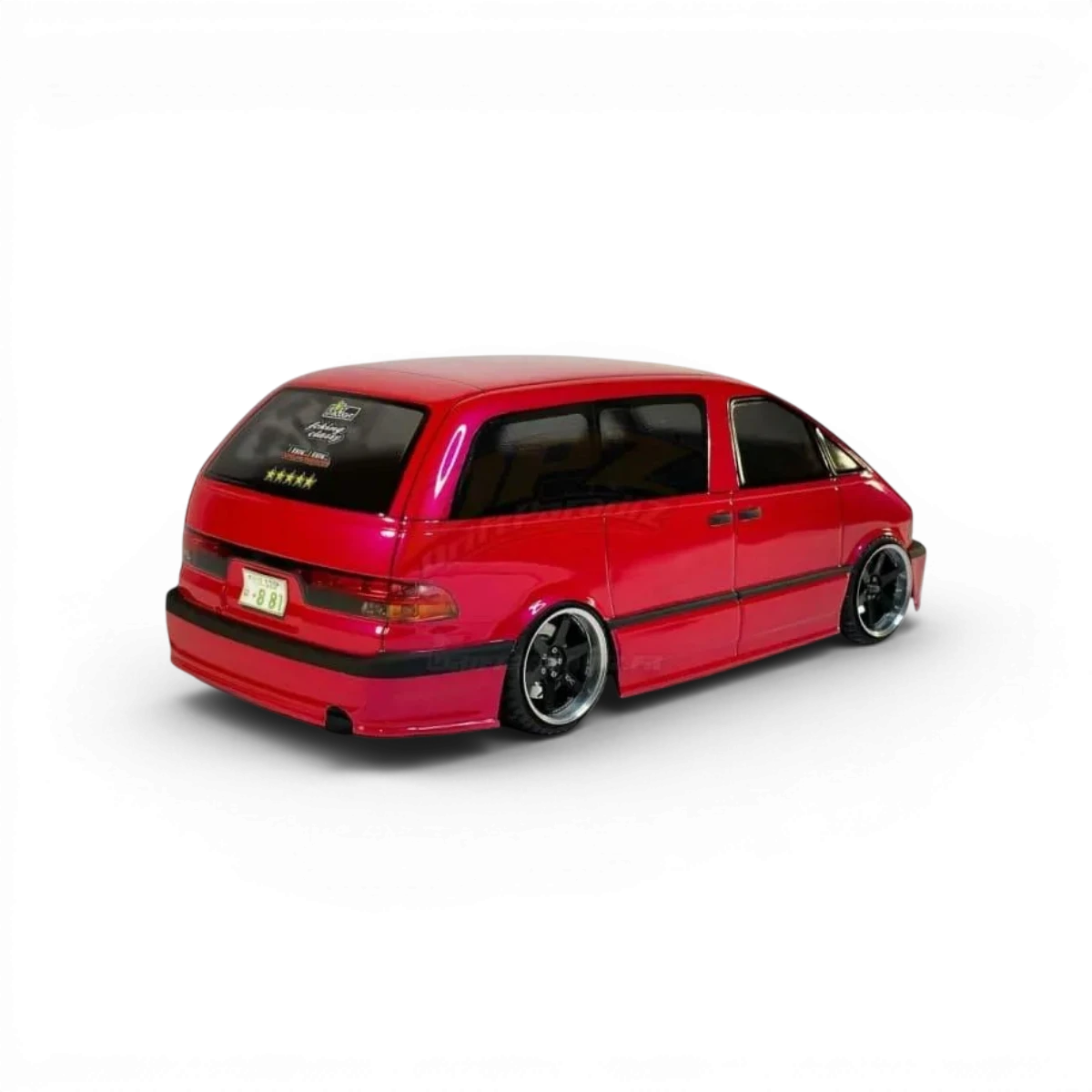 Carrosserie Toyota Previa Estima en plastique pour RC, fabriquée par Aplastics RC, vue de face sur fond neutre.
