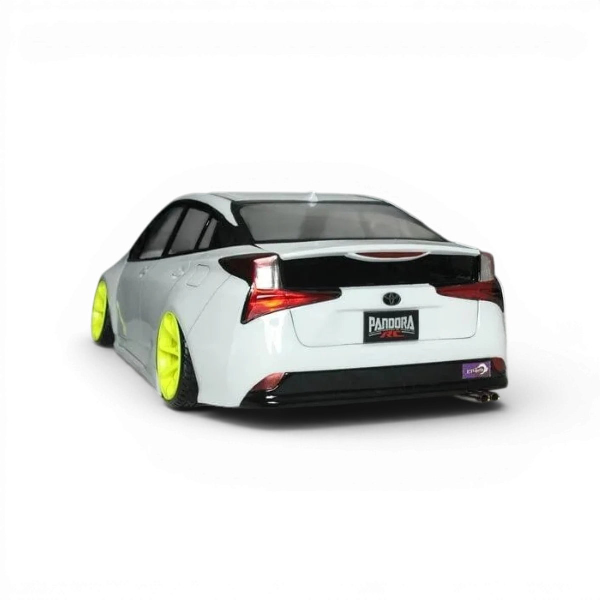 Carrosserie pour Toyota Prius ZVW50 Pandora RC, détail de la peinture et finition en plastique, vue de face.