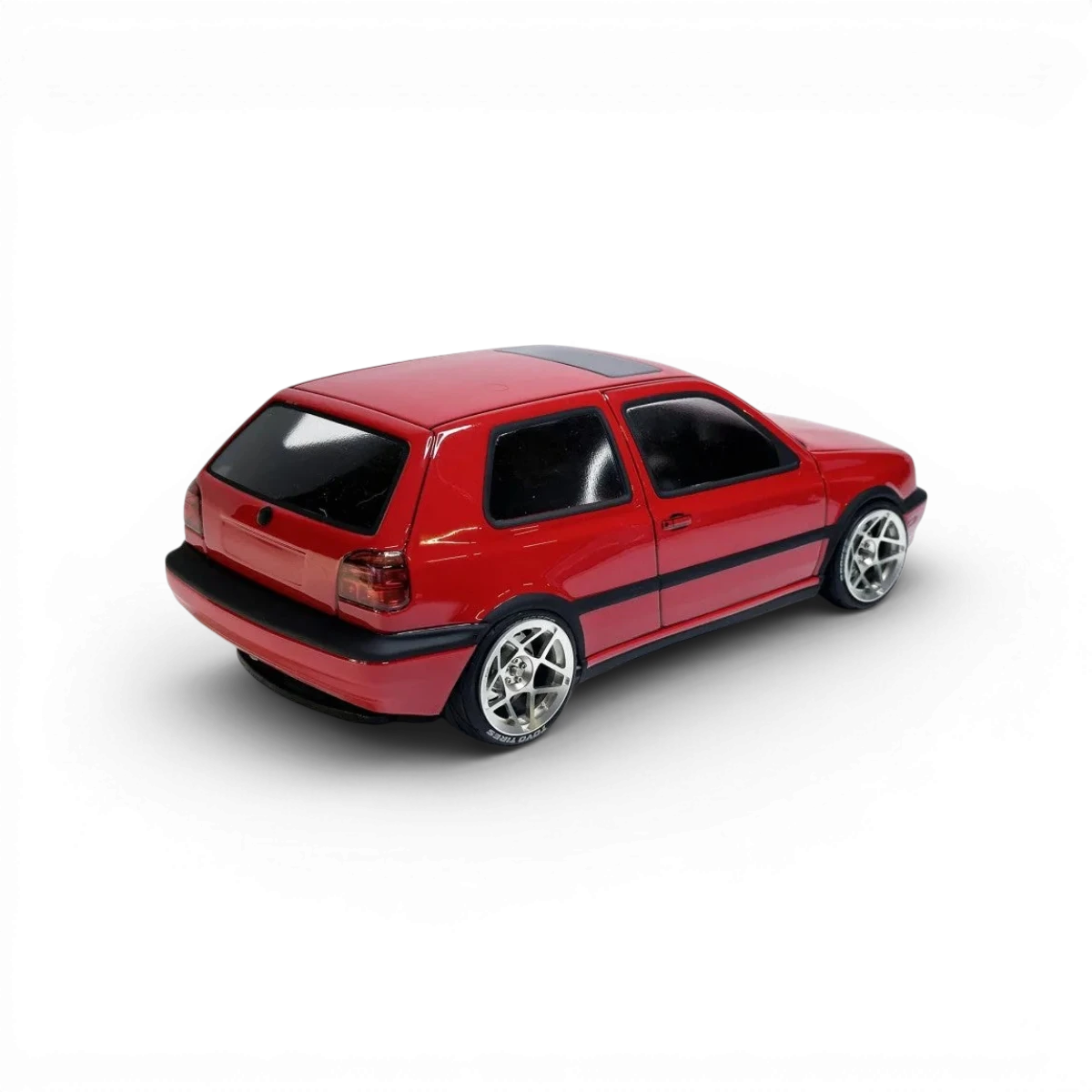 Carrosserie Volkswagen Golf 3 en plastique pour modèle réduit Aplastics RC, couleur blanche avec détails réalistes.