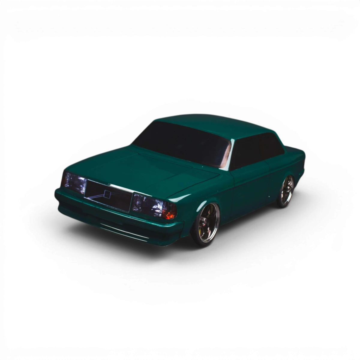 Carrosserie Volvo 242 GT en plastique pour RC, fabriquée par Aplastics RC, vue de face avec détails de la voiture.