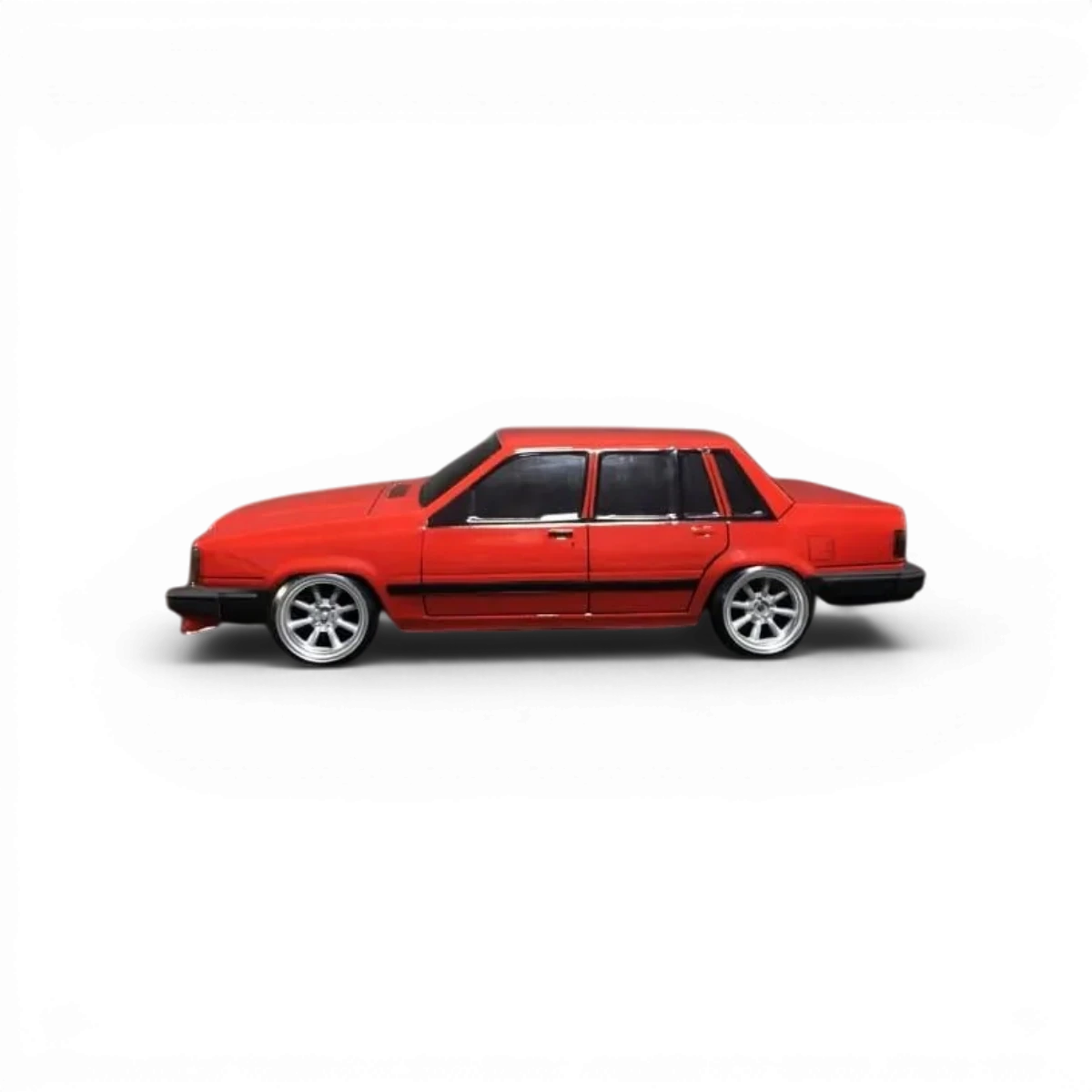 Carrosserie Volvo 740 en plastique pour voiture RC Aplastics RC, finition détaillée et réaliste.